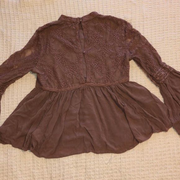 Dusty rose colored, flowy, bell sleeve shirt - Picture 2 of 2
